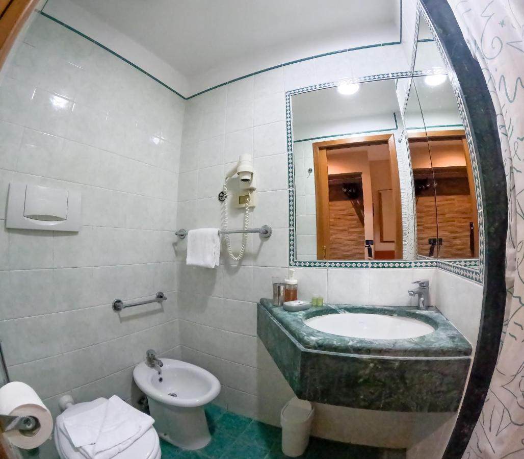 โรงแรมแชร์เวีย โรม ภายนอก รูปภาพ